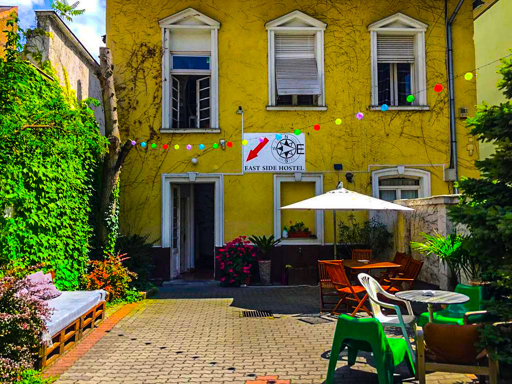 بيت شباب ايست سايد